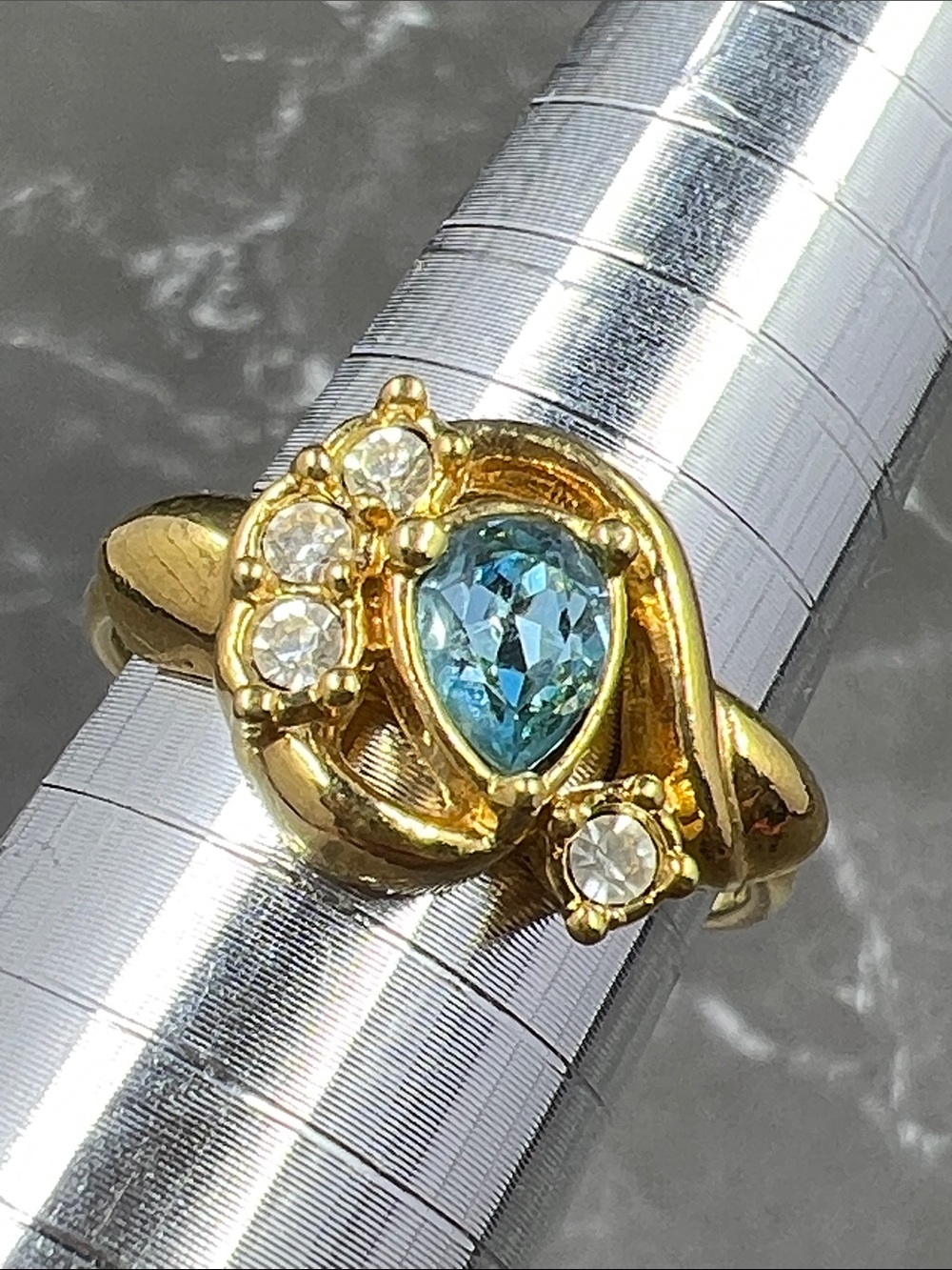 Vintage 1992 AVON “Aqua Brilliance” Ring
